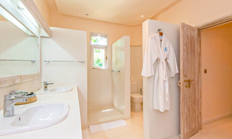 Luxury Three-bedroom Ocean Lodge